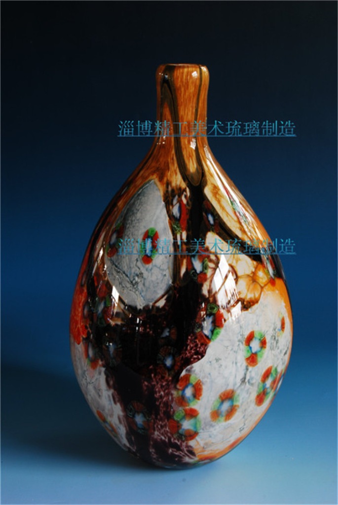 匠心獨運 探訪淄博傳統(tǒng)手工琉璃工藝品，領(lǐng)略吹制玻璃梅瓶的藝術(shù)魅力